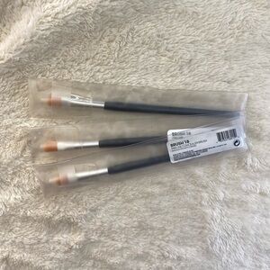 COPY - Anastasia Beverly Hills Brush 18